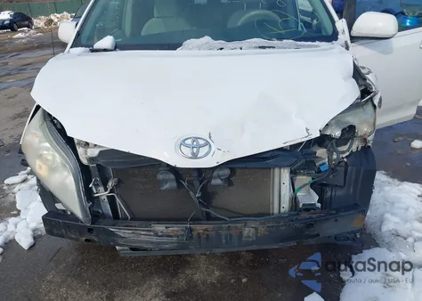 2014 Toyota Sienna Le V6 8 Passenger z USA, uszkodzony, nr VIN 5TDKK3DC8ES495898